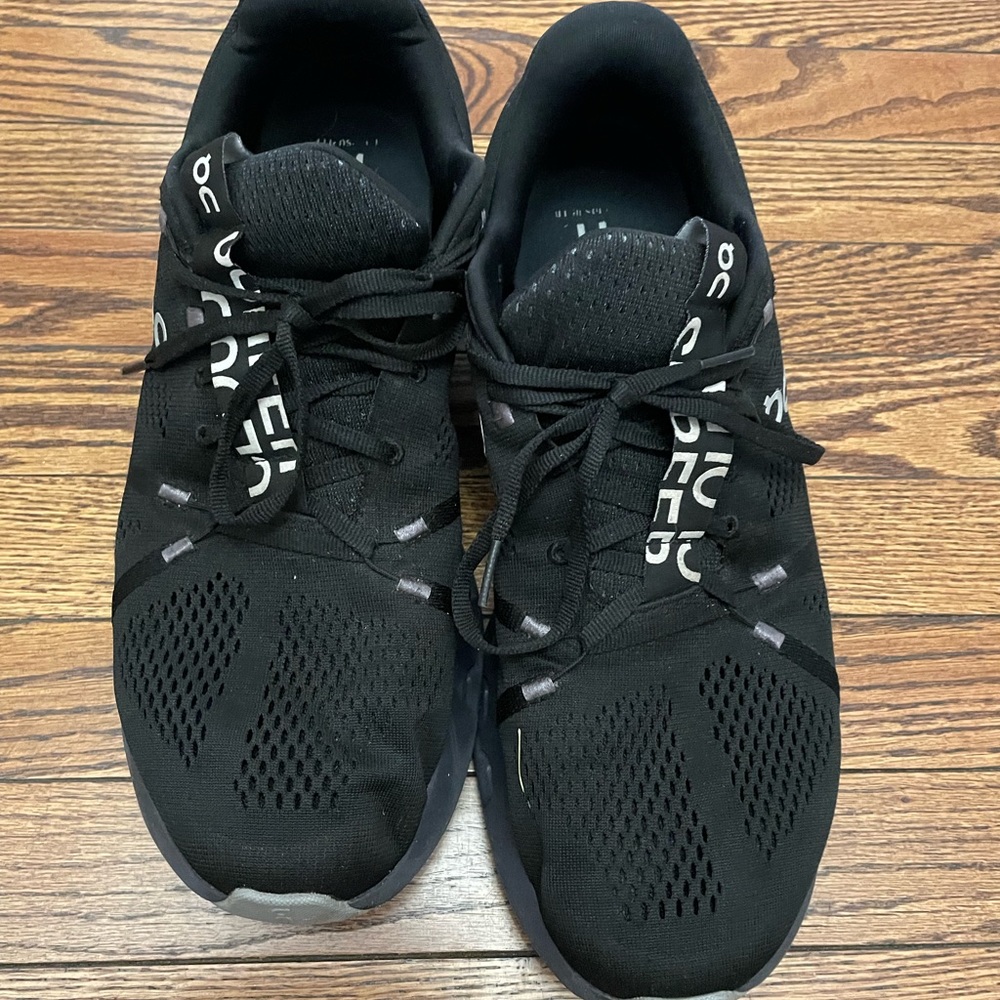 On brand Cloudsurfer men’s sneakers